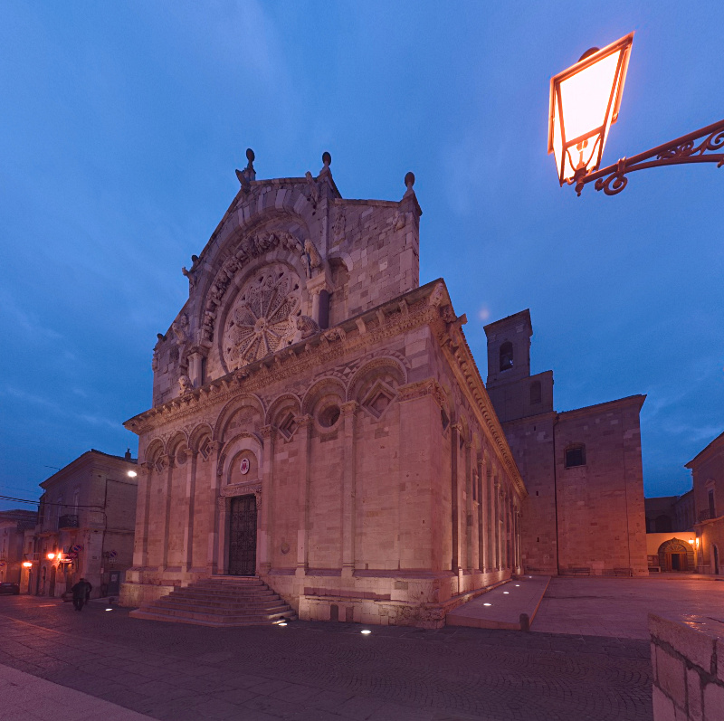 Cattedrale di Troia nell'ora blu