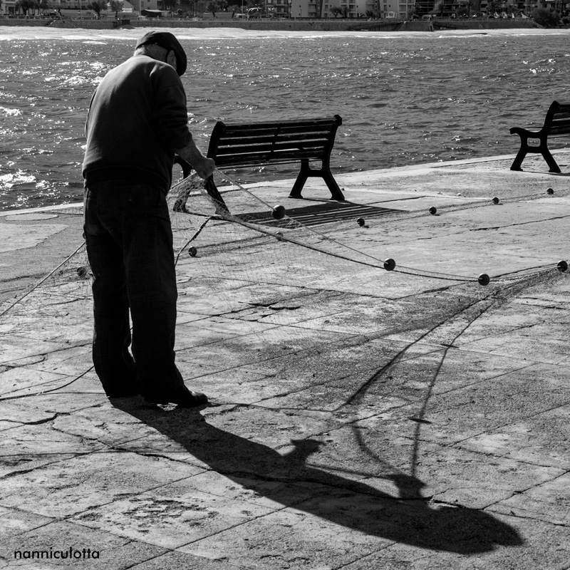 Una mattina d'inverno un pescatore