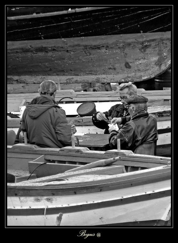 una briscola fra le barche