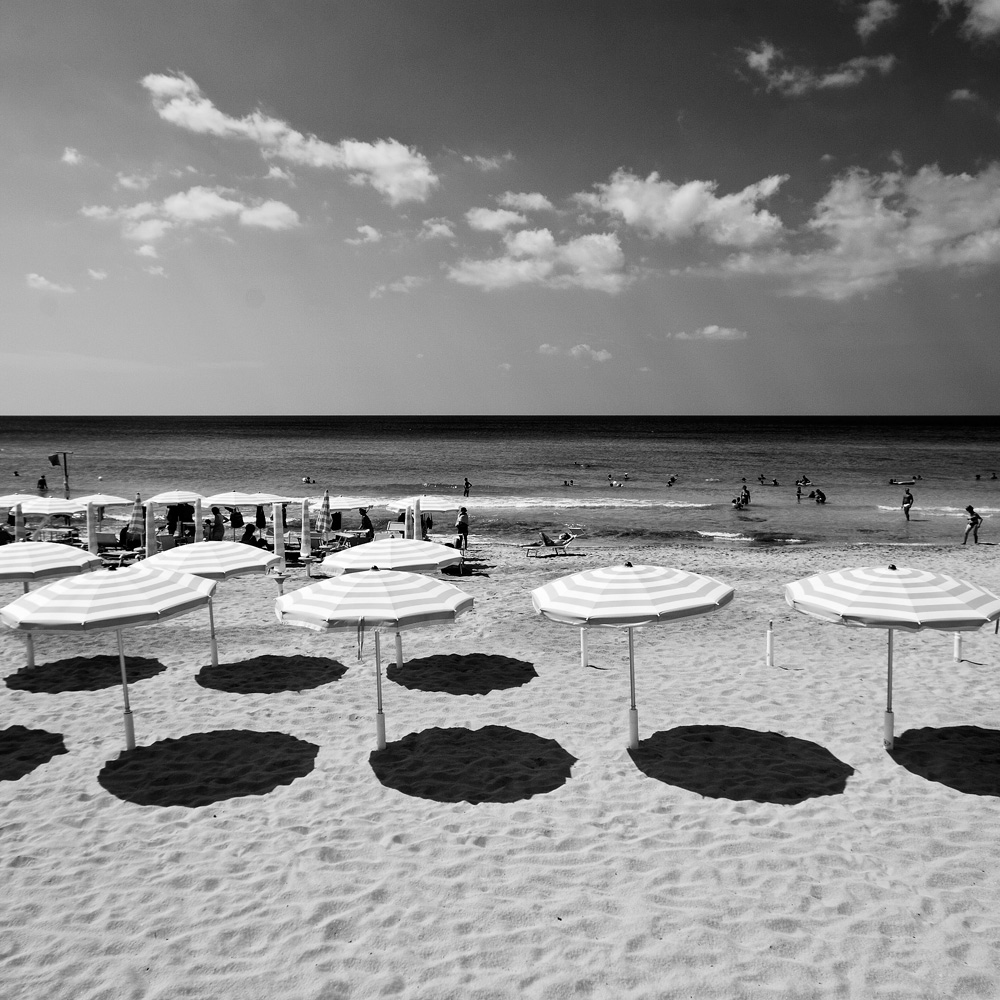 litorale in bianco e nero