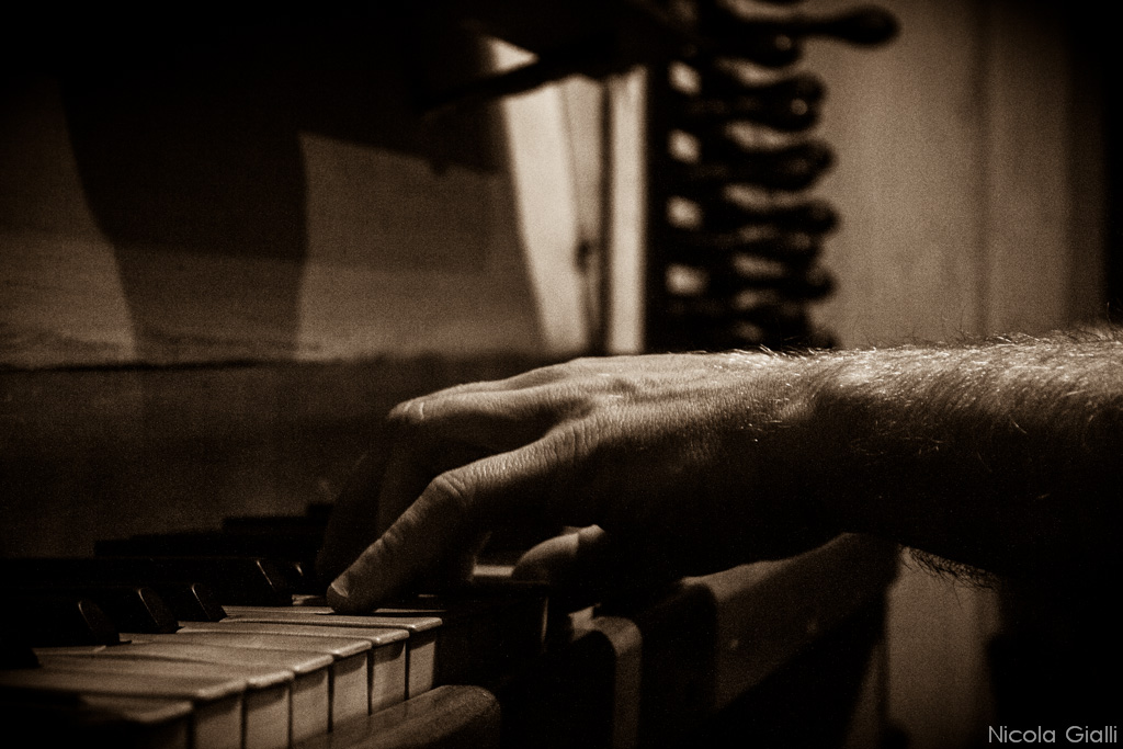 The hand of the organ