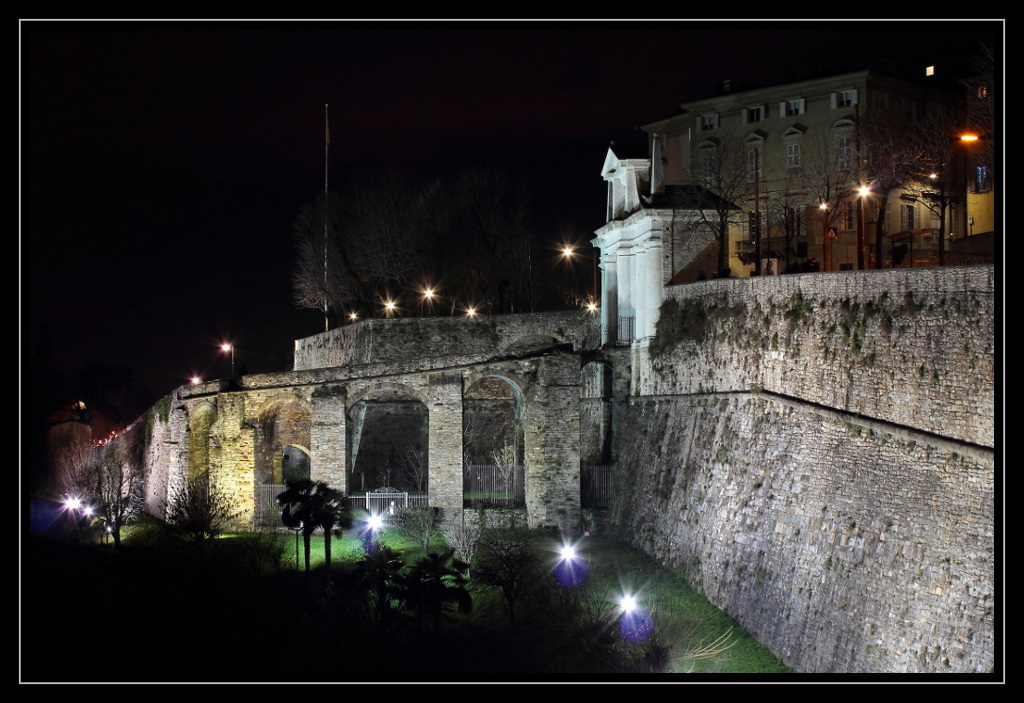 Bergamo alta, dettaglio ingresso porta S.Lorenzo