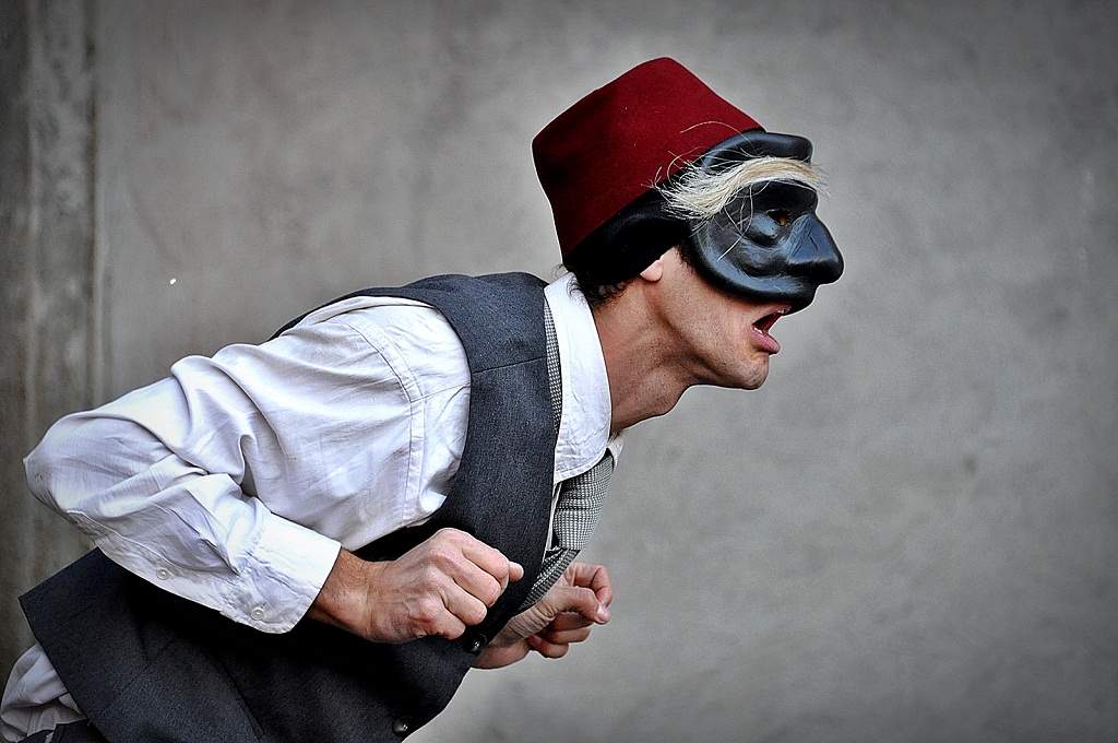 COMMEDIANTE DI STRADA