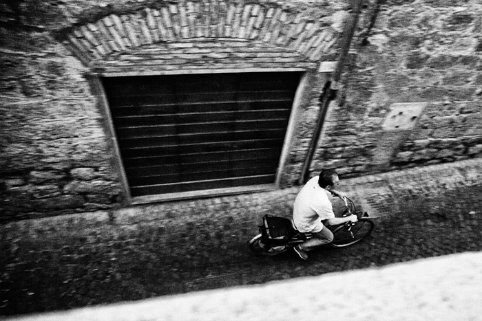 orvieto: una bicicletta, unico suono