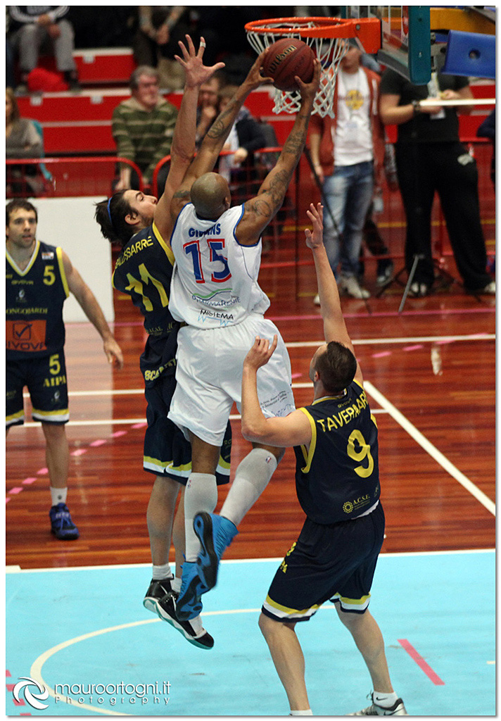 Justin Giddens dunck