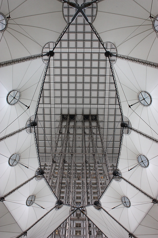 Sotto la Grande Arche