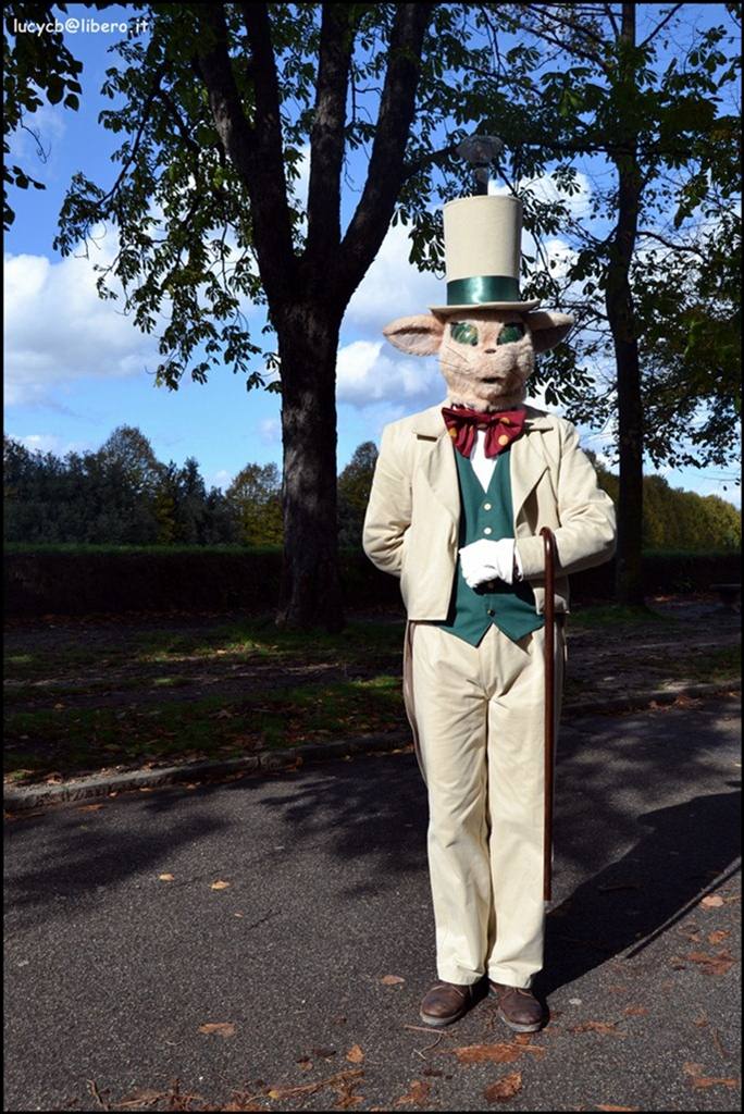 Un elegante uomo coniglio