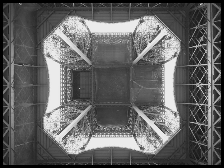 Una prospettiva particolare della tour eiffel