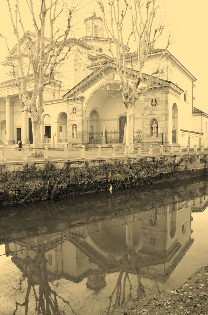 rispecchiando altri tempi: chiesa