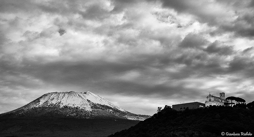Rarit� e fascino di un vesuvio innevato