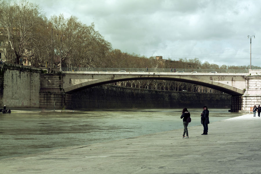 Il Tevere minaccia2