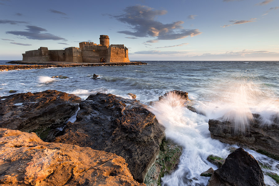 Castello aragonese in Primavera