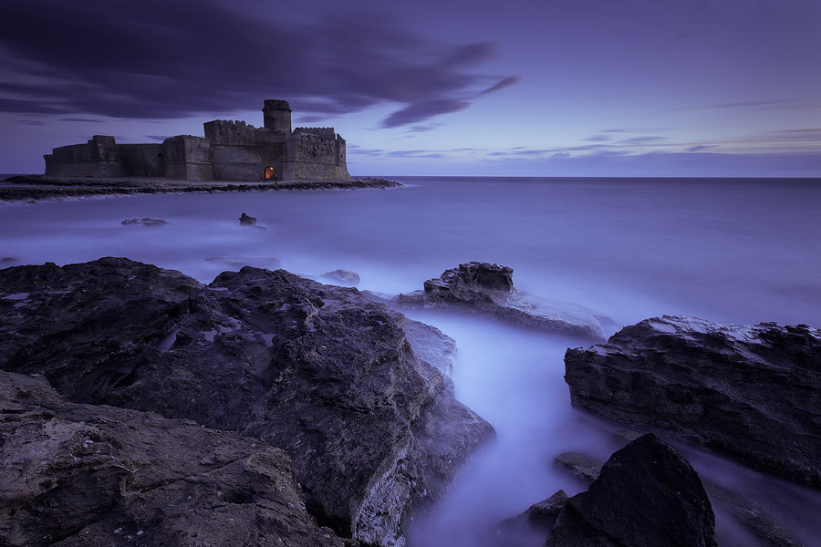 Castello aragonese in Dark Mode