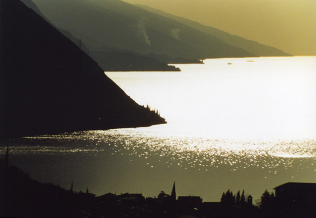 Contro luce sul lago
