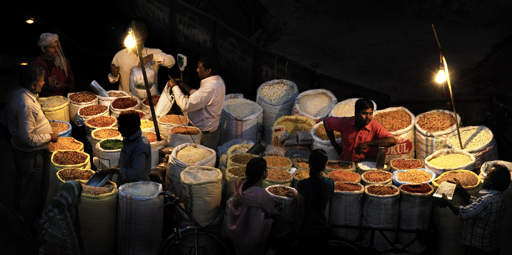 Spezie e cereali al bazar di Jaipur - India