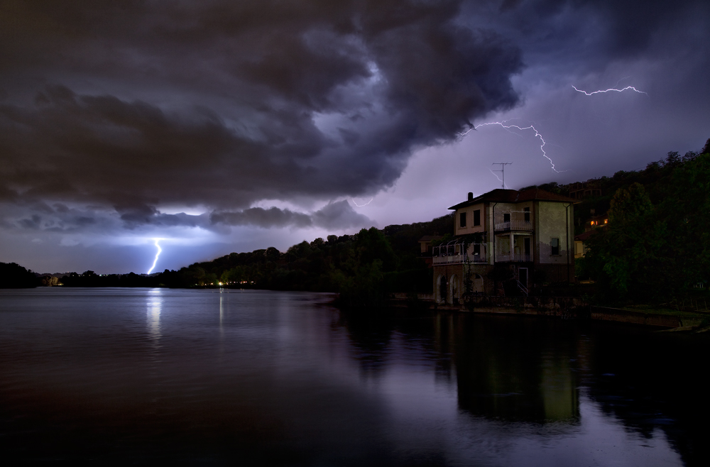 The storm on the lake