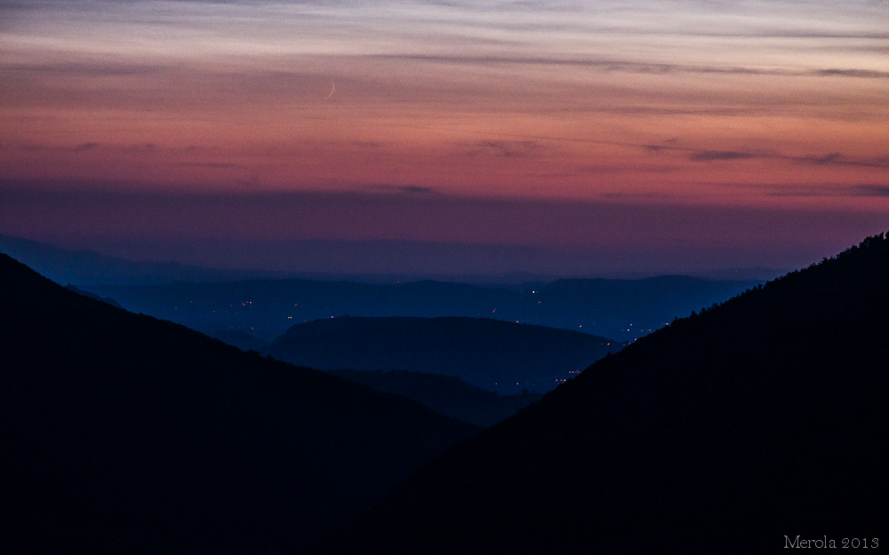 Timidamente la luna...