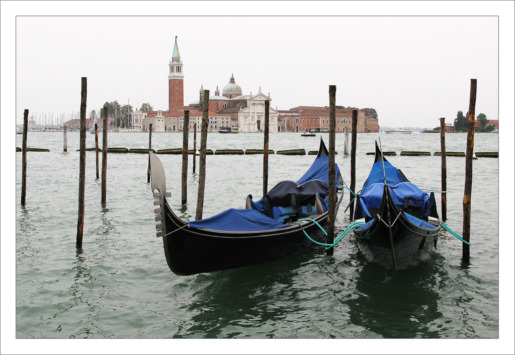 Due gondole . .