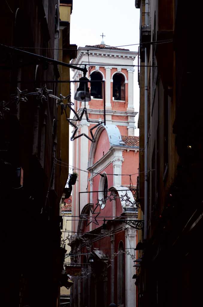 Fra i vicoli di venezia