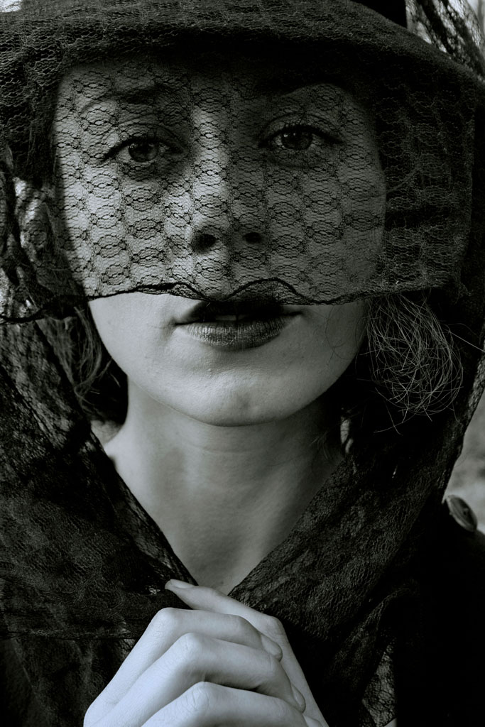 dentro allo specchio