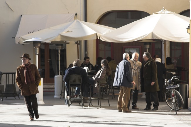 Lungo la via... al bar