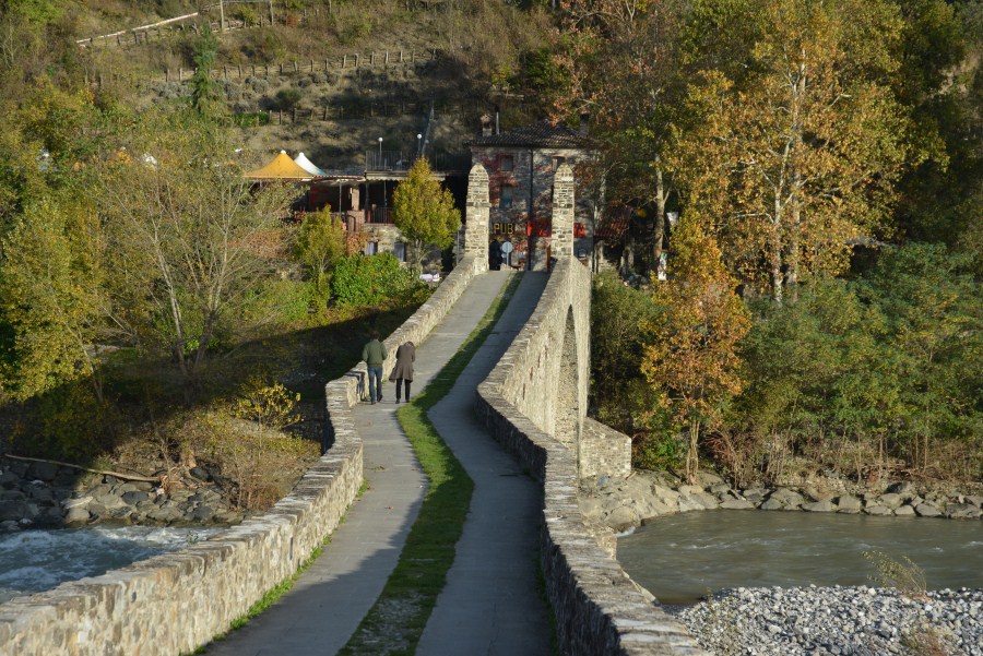 Passeggiata sul ponte del diavolo