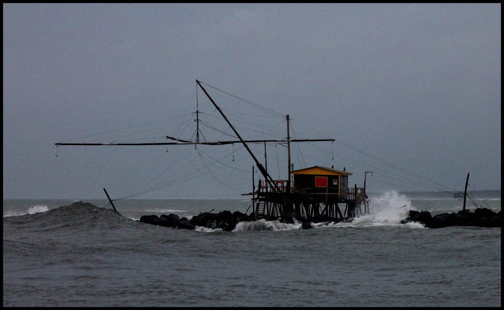 Soli in mezzo al mare