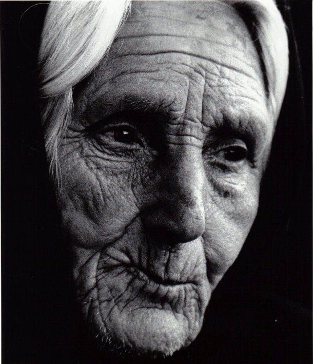 guarda lontano....forse nel passato