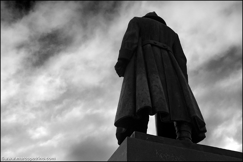 Viaggio intorno a un monumento