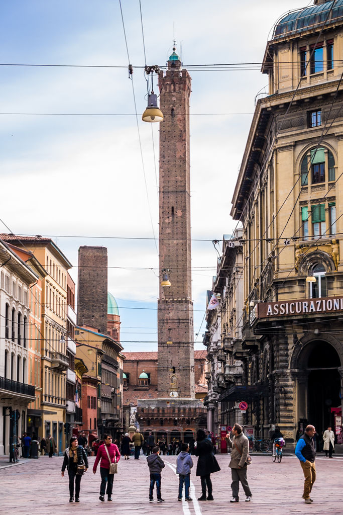 Passeggiata sotto le Torri