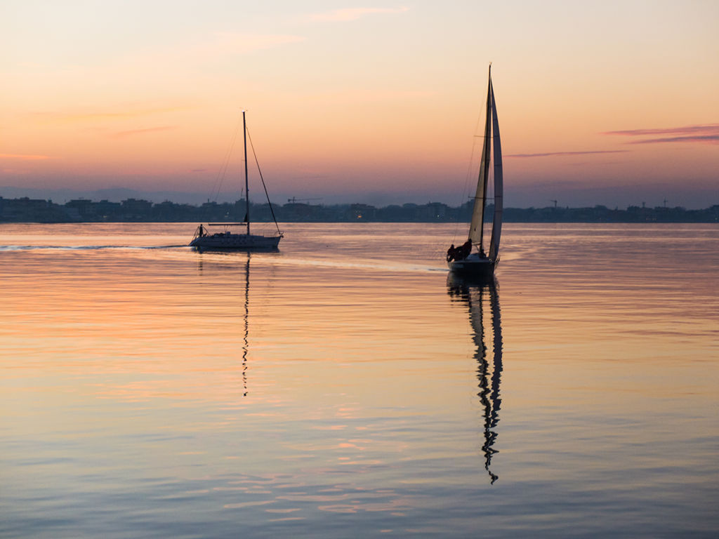 Salpando verso il tramonto
