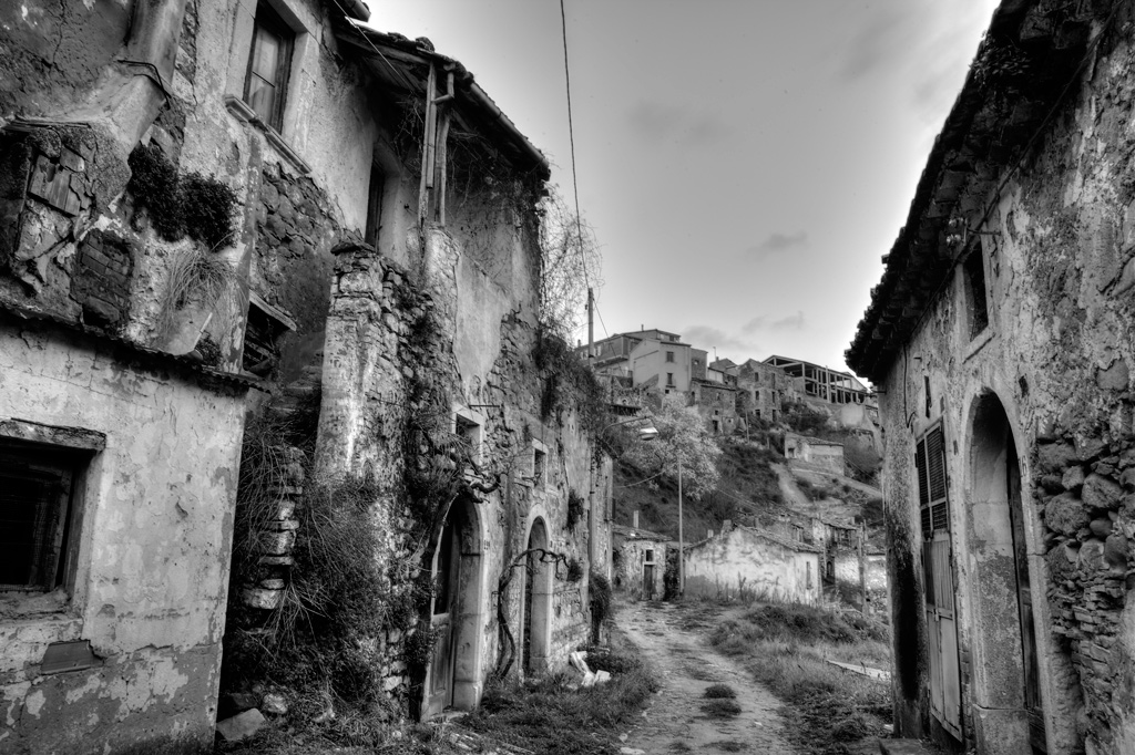 sotto casa mia un p� pi� sotto (HDR inside)