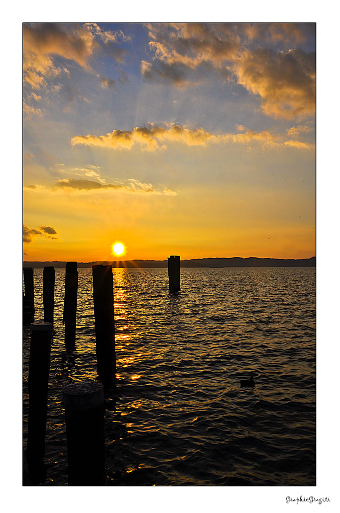 tramonto sul lago