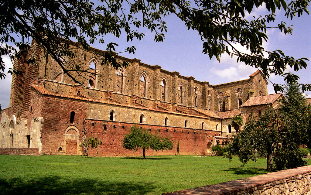 san galgano - veduta nei pressi dell'ingresso
