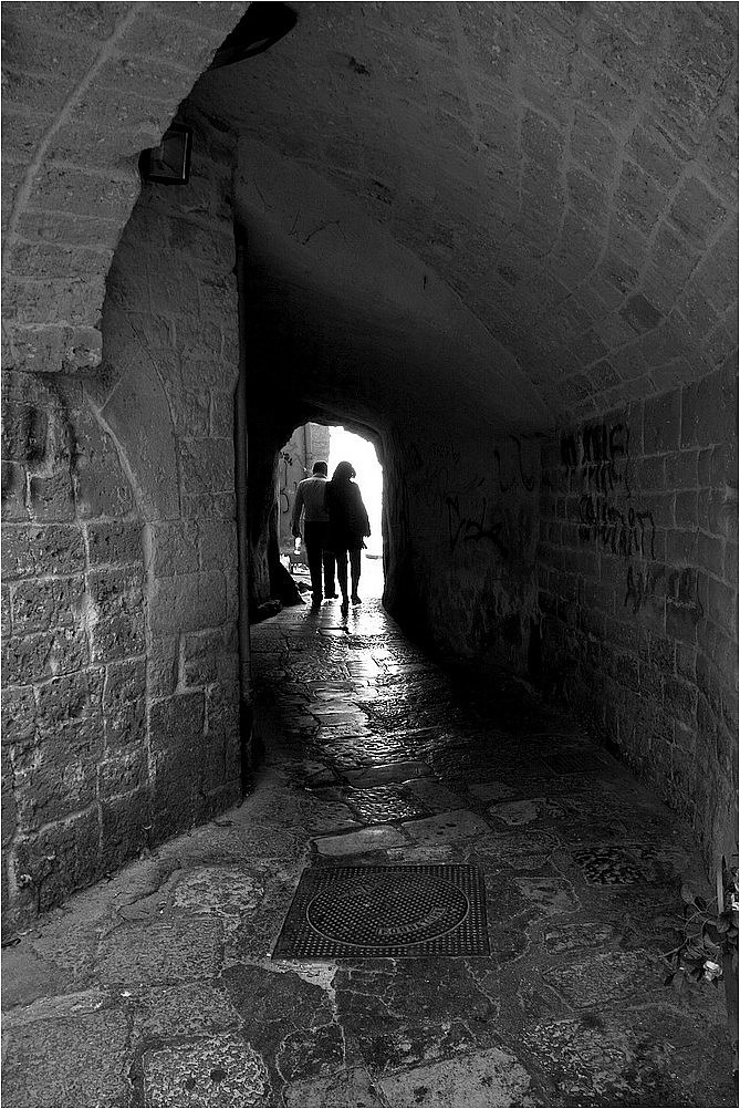 Due in fondo al vicolo