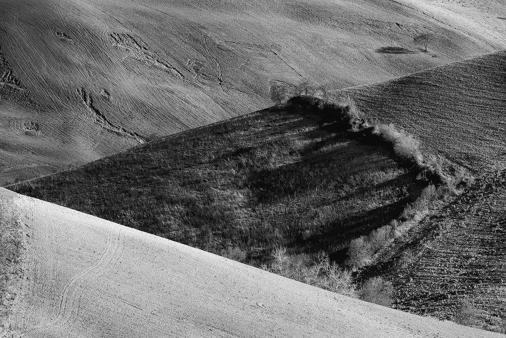 ANGOLI MONOCROMATICI