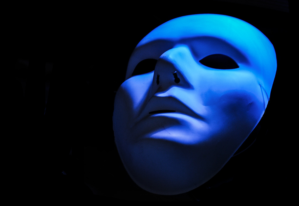 Una maschera ci dice pi� di un volto.