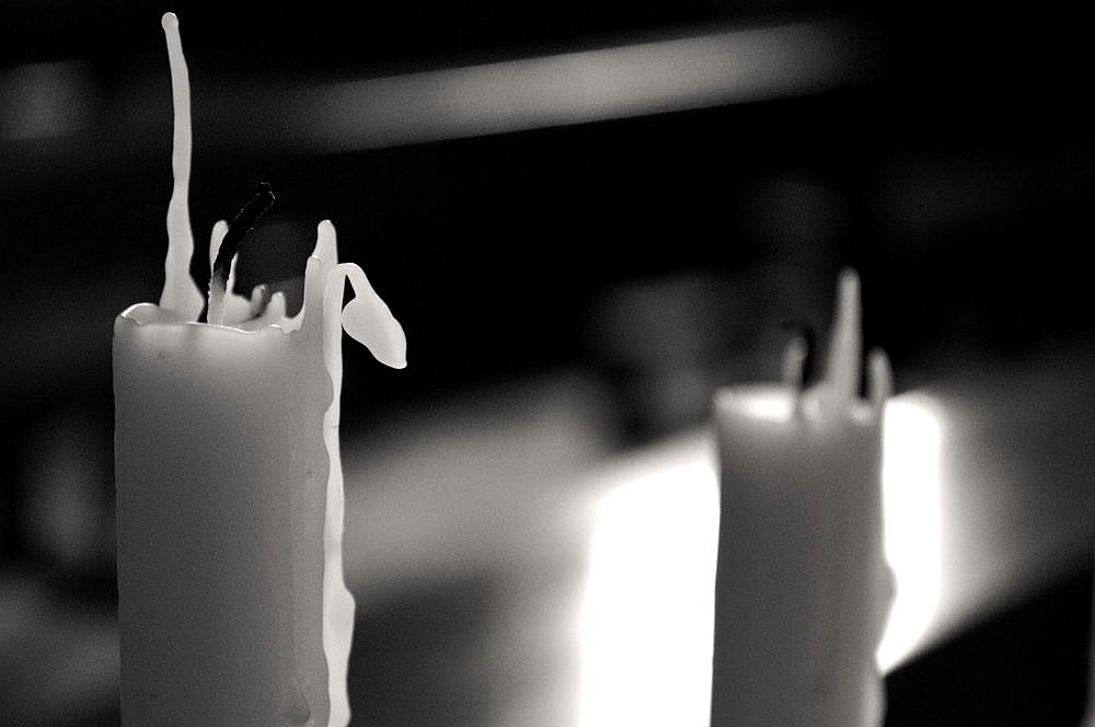 Si spegne la fiamma, rimane la cera