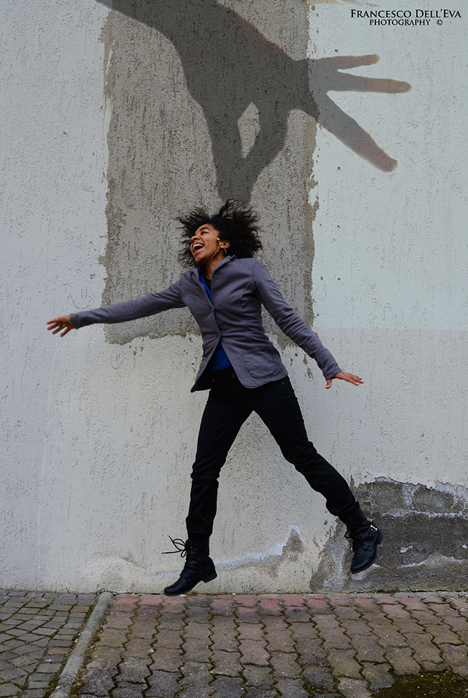 la mano che ti prende e ti porta via