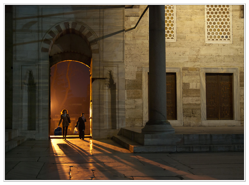 Luci ed Ombre nella Moschea Blu