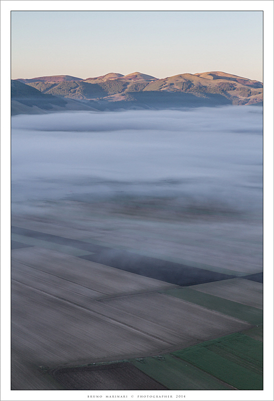 Nebbia su Pian Grande Castelluccio.