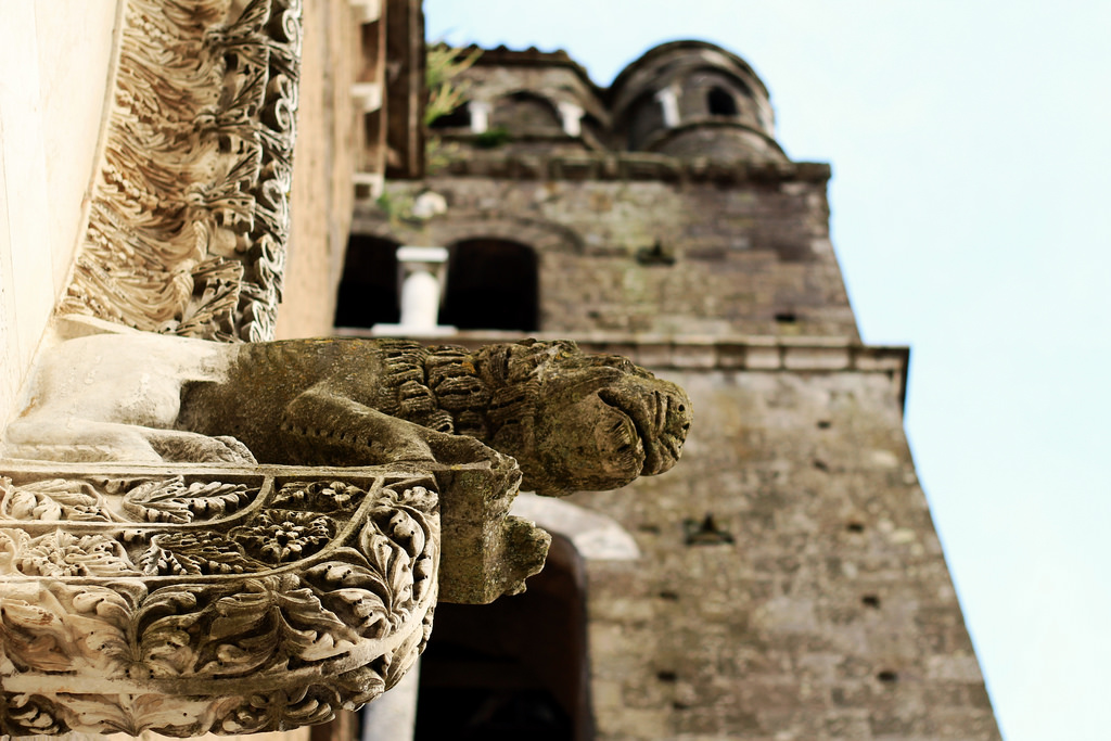 casertavecchia, particolare della facciata del duomo