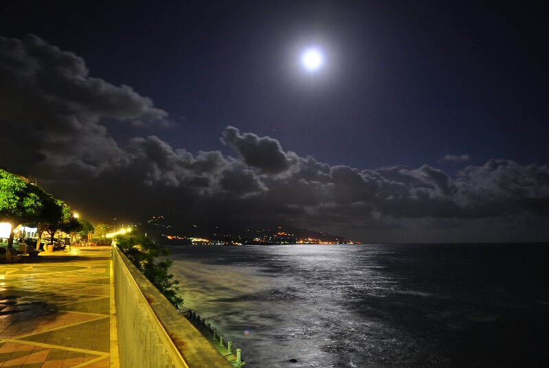Notte soffusa a Diamante (CS) - Vista dal versante opposto.
