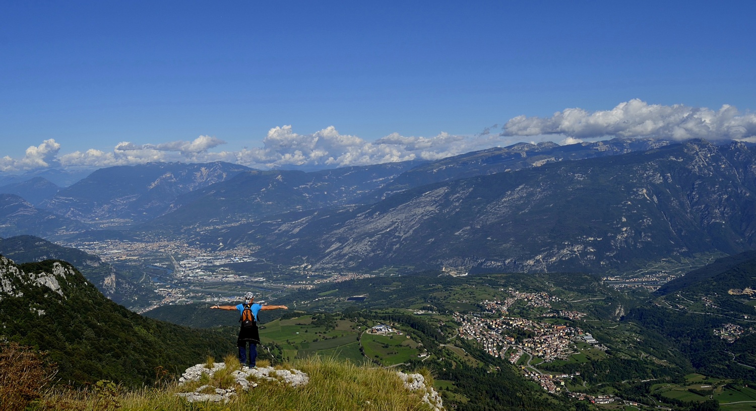 Contest l'elemento umano