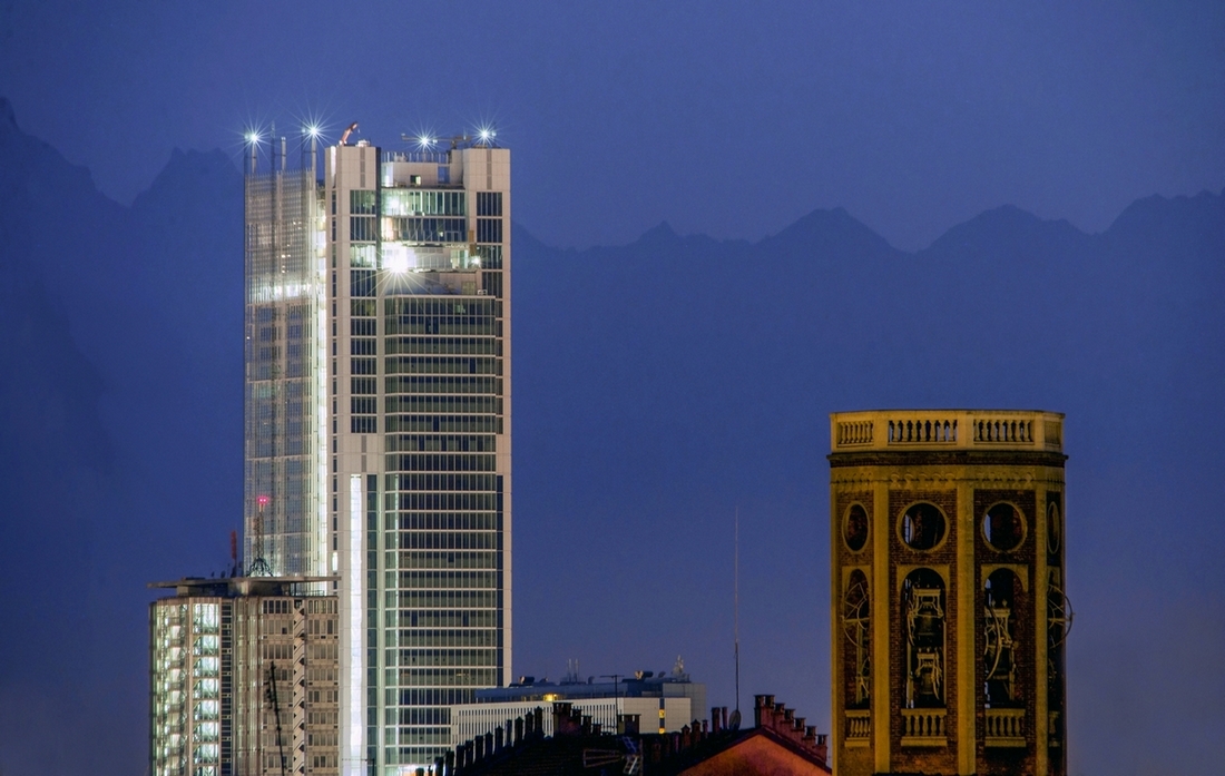 Palazzo Intesa San Paolo e la Pace Torino