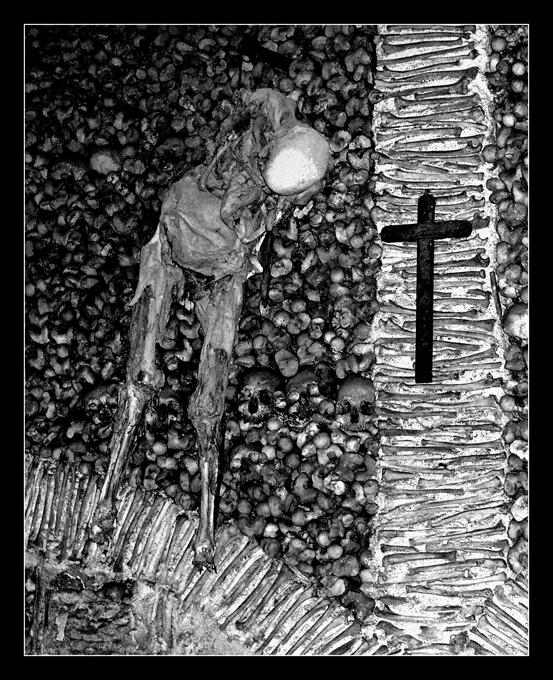 lugubre - cappella di ossa umane