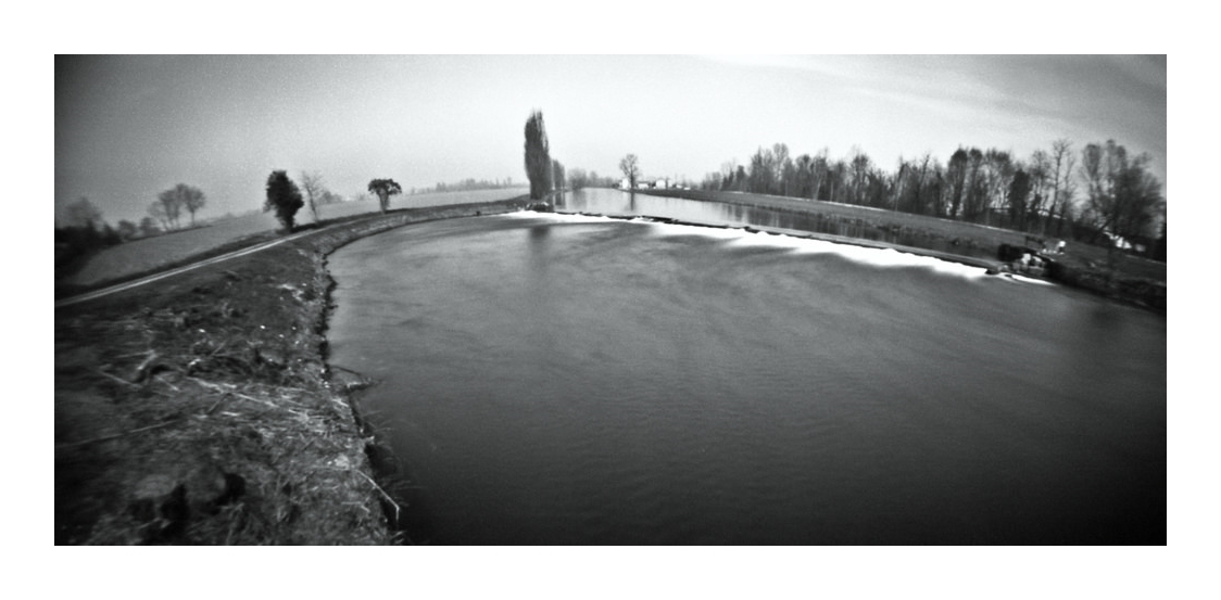 anche un solo capello ha la sua ombra... ;/) pinhole