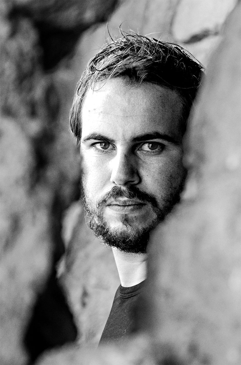 intravisto tra le rocce