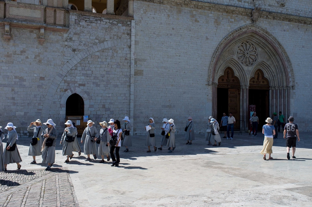 Gita di suore con interprete