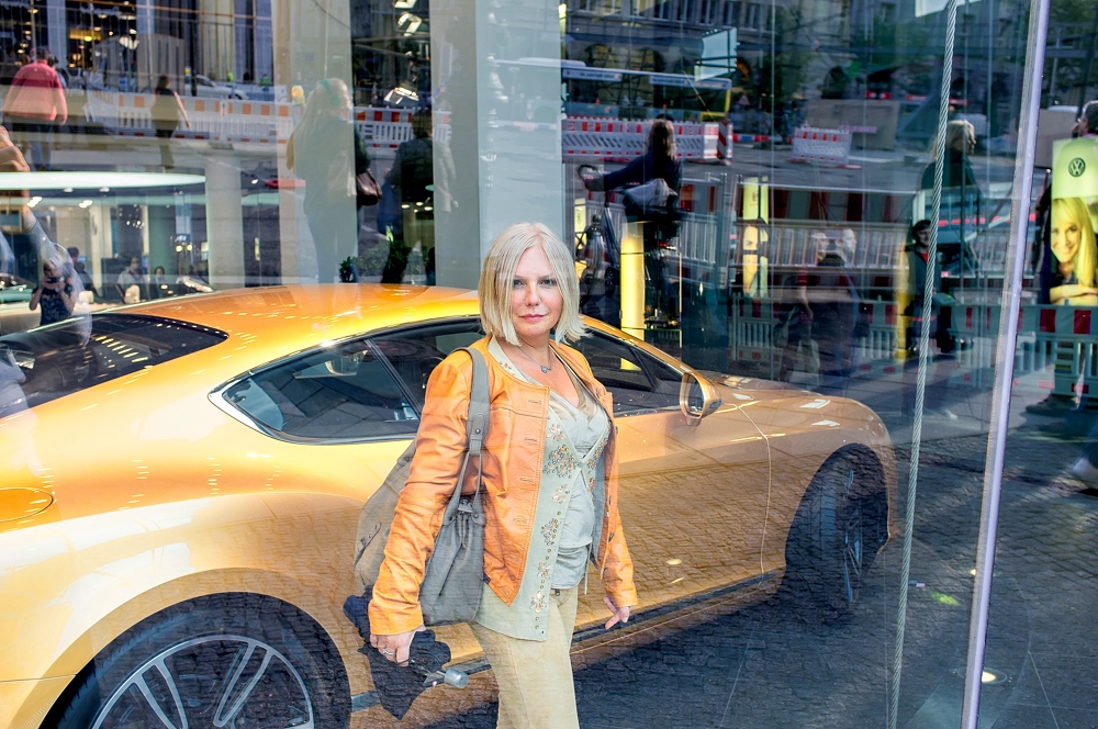 Una Audi ... bionda in vetrina